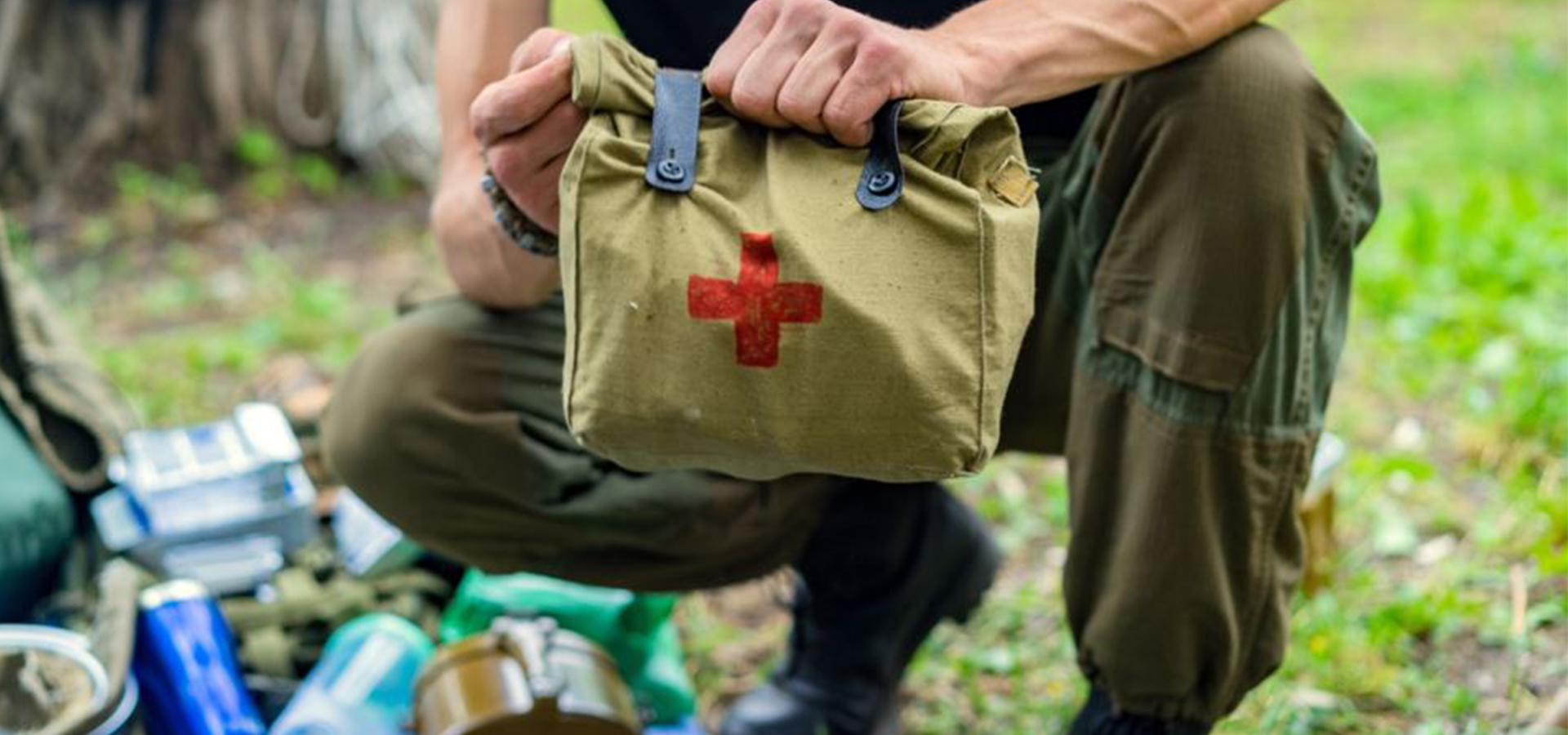 Outdoor first aid best sale kit